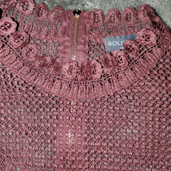 Nwt gorgeous lace mock neck and bell sleeve - Picture 3 of 5